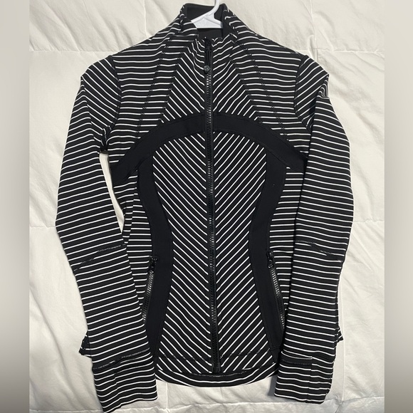 Lululemon Define Jacket! Size 4 - Picture 1 of 1